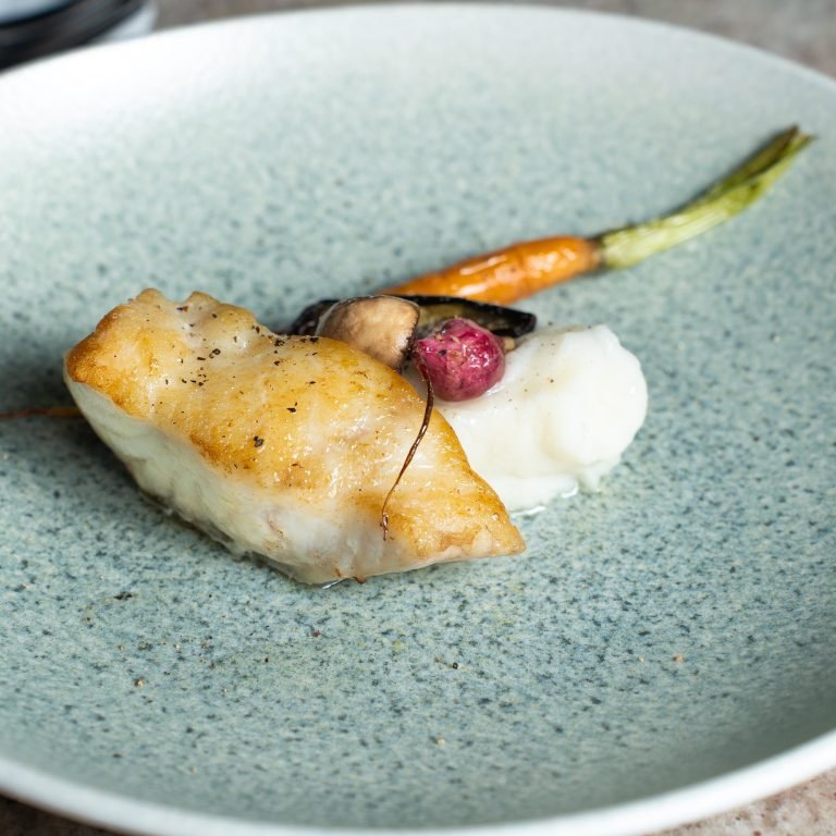 Lombo de peixe branco, musseline de cará e mini vegetais(Serve 4 pessoas) — Santo Óleo